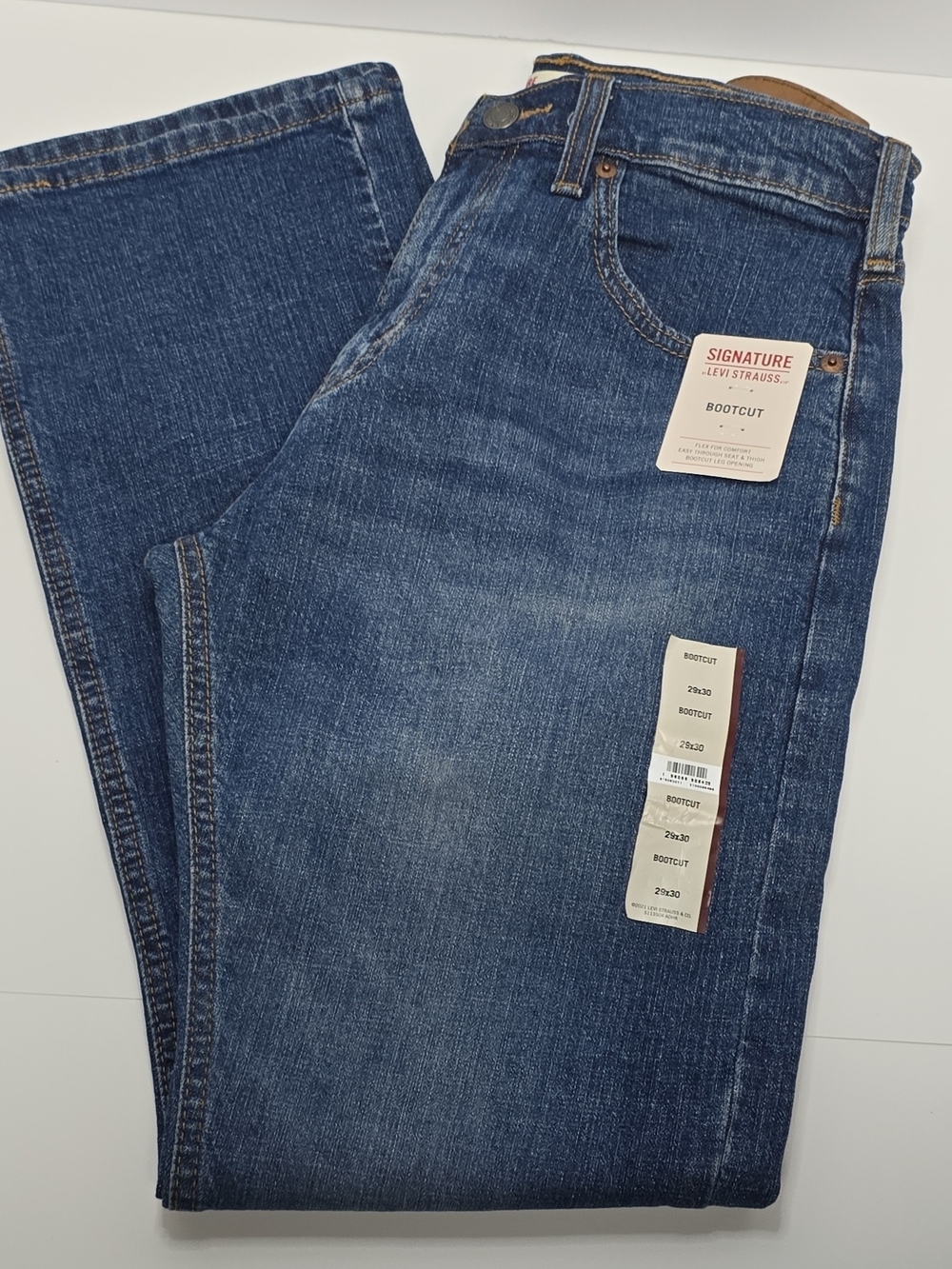 Signature by Levi Strauss Men's Mid Blue Bootcut Jeans
